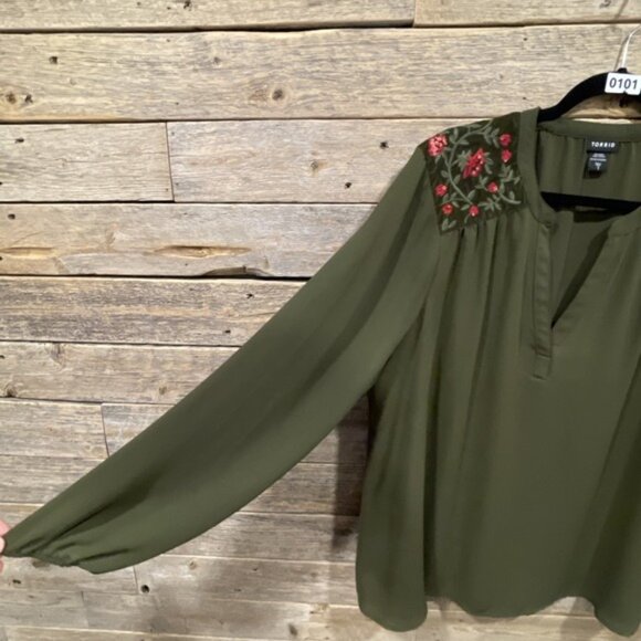 Torrid Women's Plus Size 1 Green Velvet Embroidered Long Sleeve Blouse V Neck - Picture 5 of 9